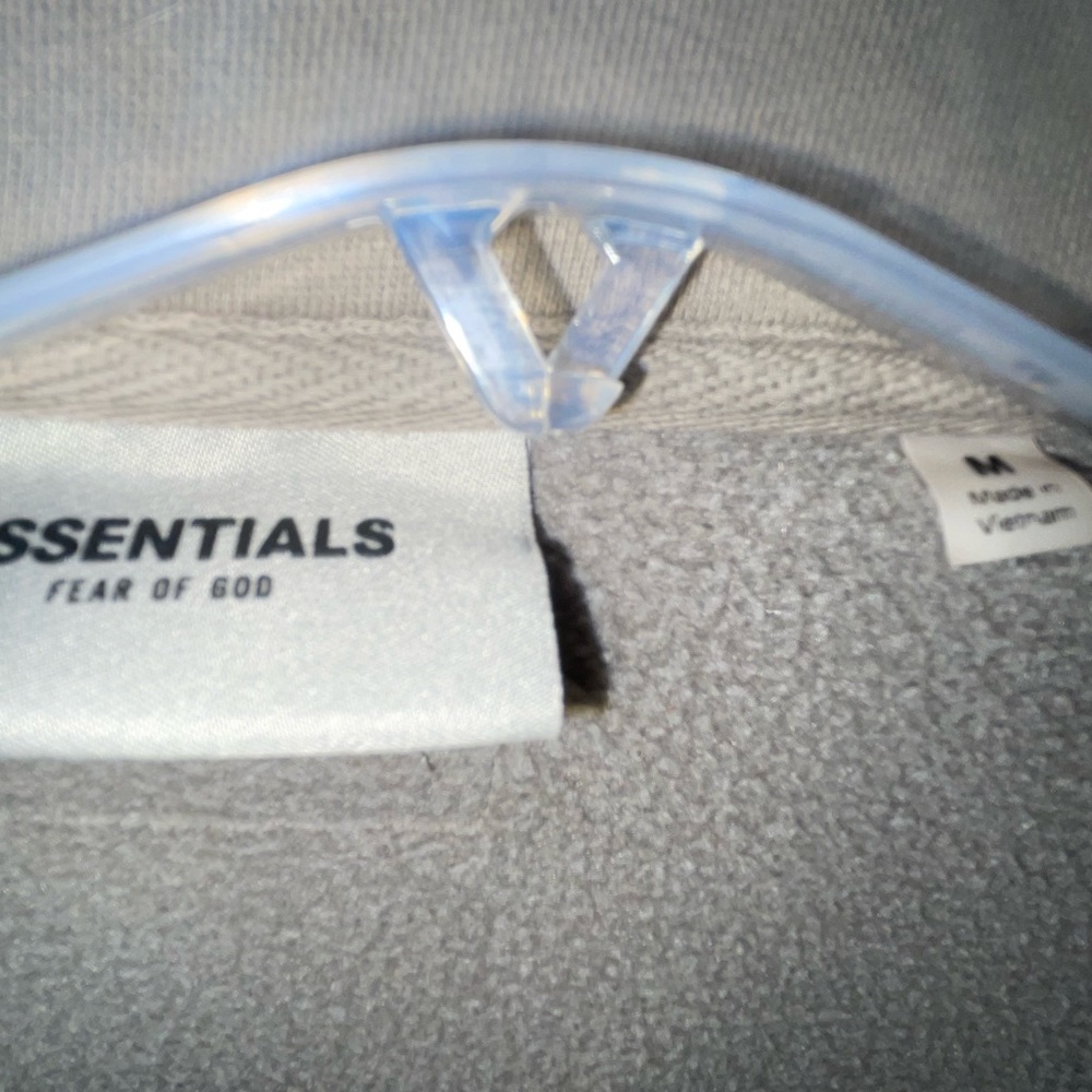 Used essentials - Picture 4 of 4